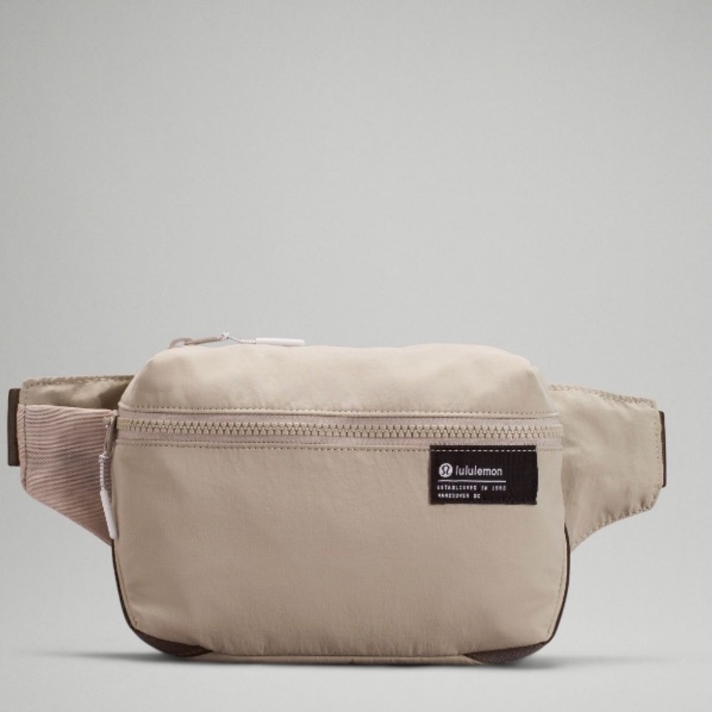 Lululemon clean lines belt bag